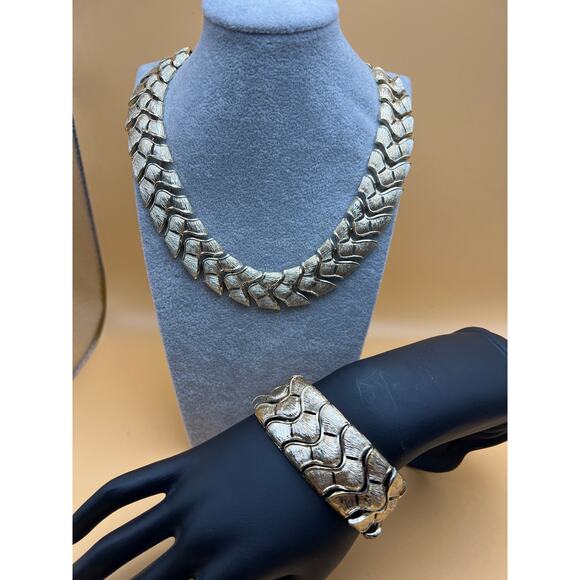 CORO TEXTURED FEATHER LEAF GOLD TONE MCM PANELED LINK NECKLACE BRACELET SET - Picture 2 of 11